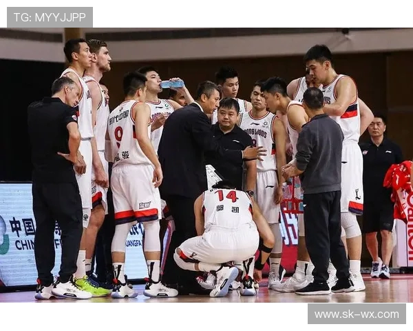 深圳篮球队进攻战术解析与球队风格深度剖析 深圳篮球队进攻战术解析与球队风格深度剖析