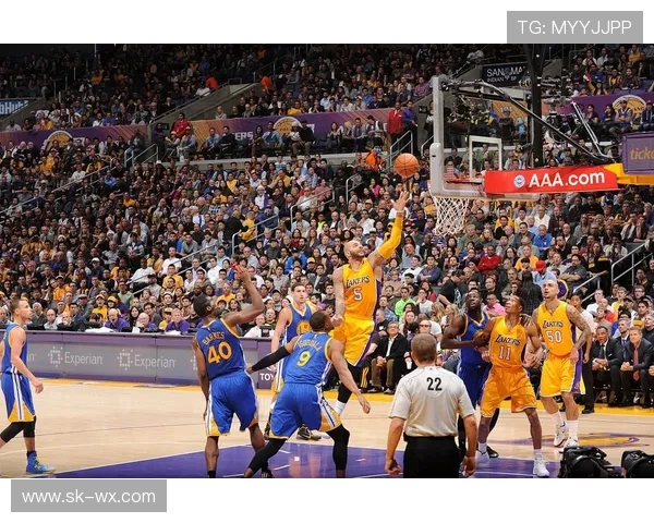 季前赛湖人勇士精彩对决回顾与精彩瞬间集锦分析