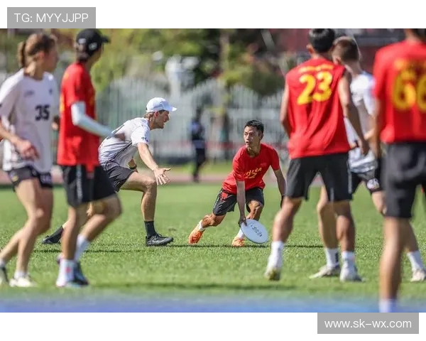 广州飞盘队与成都飞盘队赛后复盘探讨灵活性与战术调整的关键因素